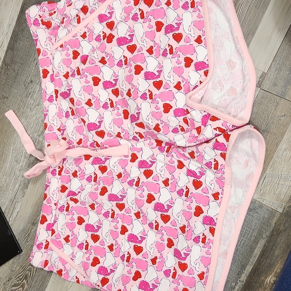 Vineyard Vines Cupid Whale Shorts - Picture 4 of 7